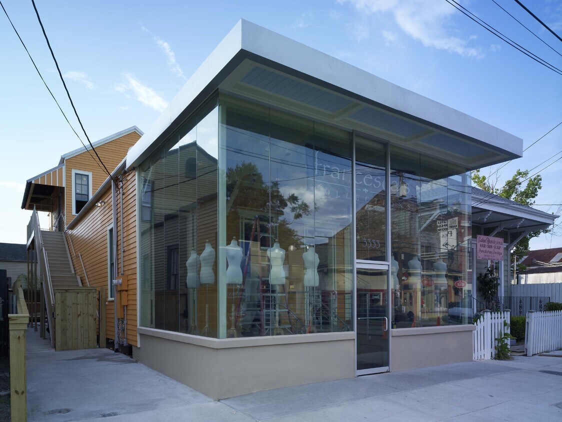 2nd Floor Apartment above women's boutique - 3333 Magazine St