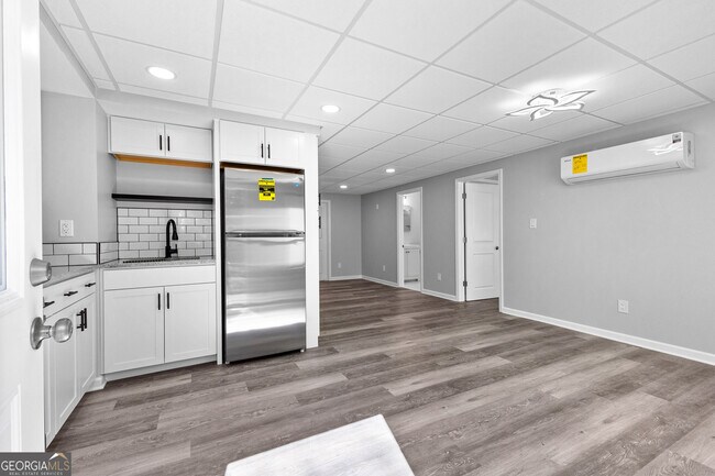 Building Photo - 145 Noble Forest Dr