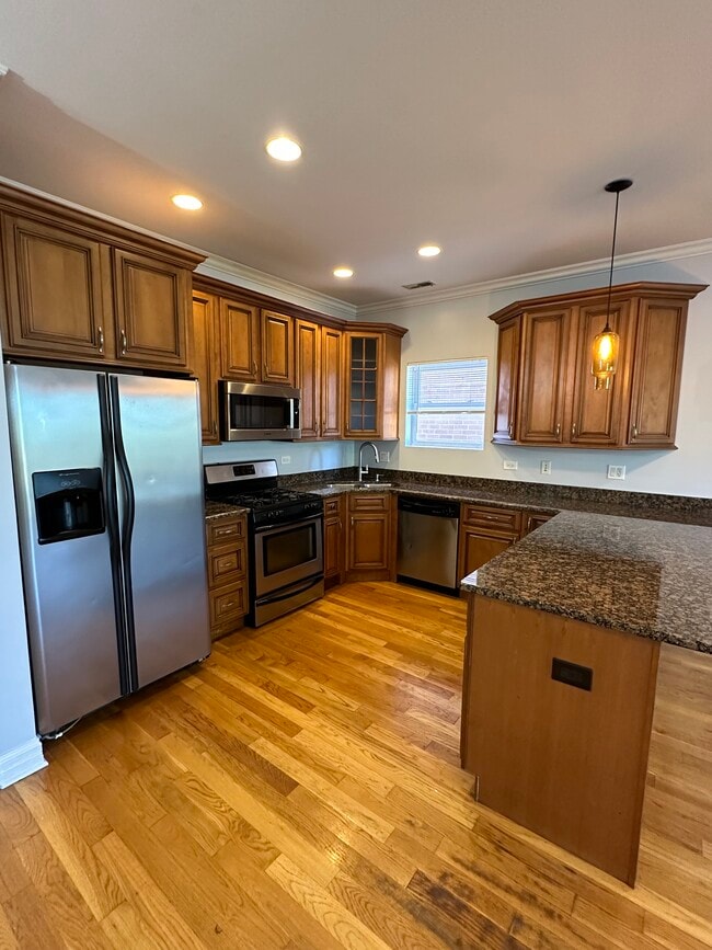 Building Photo - 6229 N Richmond St