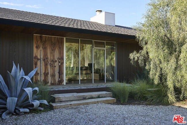 Foto del edificio - 5927 Busch Dr