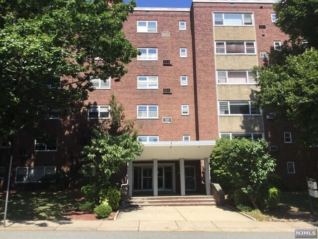 Primary Photo - 1575 Center St