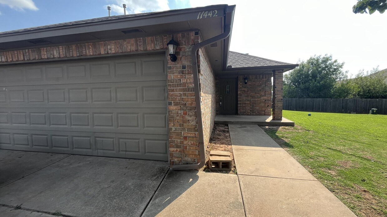 Photo - 11442 NW 9th Terrace (Yukon, OK)
