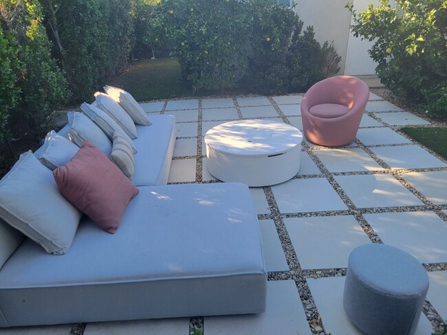 Backyard/ outdoor area with fire pit - 2401 California Ave