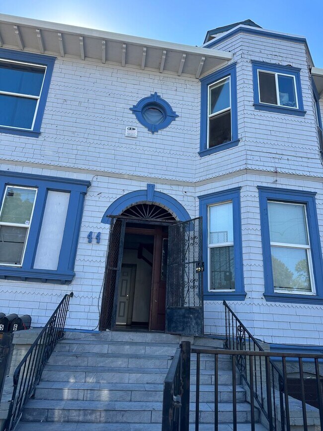 Building Photo - 44 W. Acacia Street