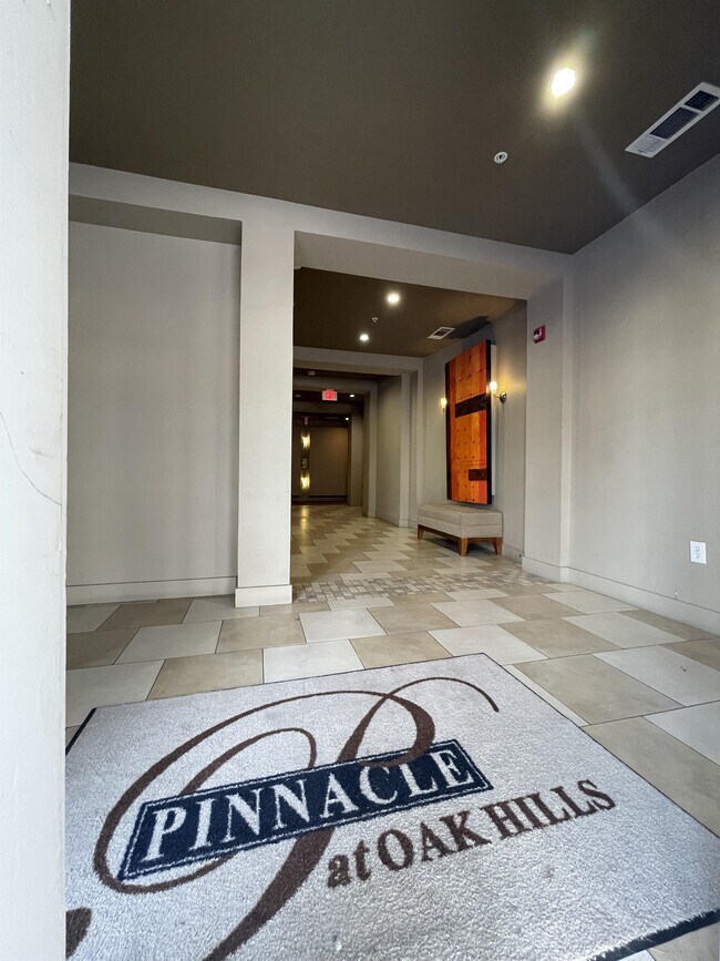 Foto del edificio - 7342 Oak Manor Dr