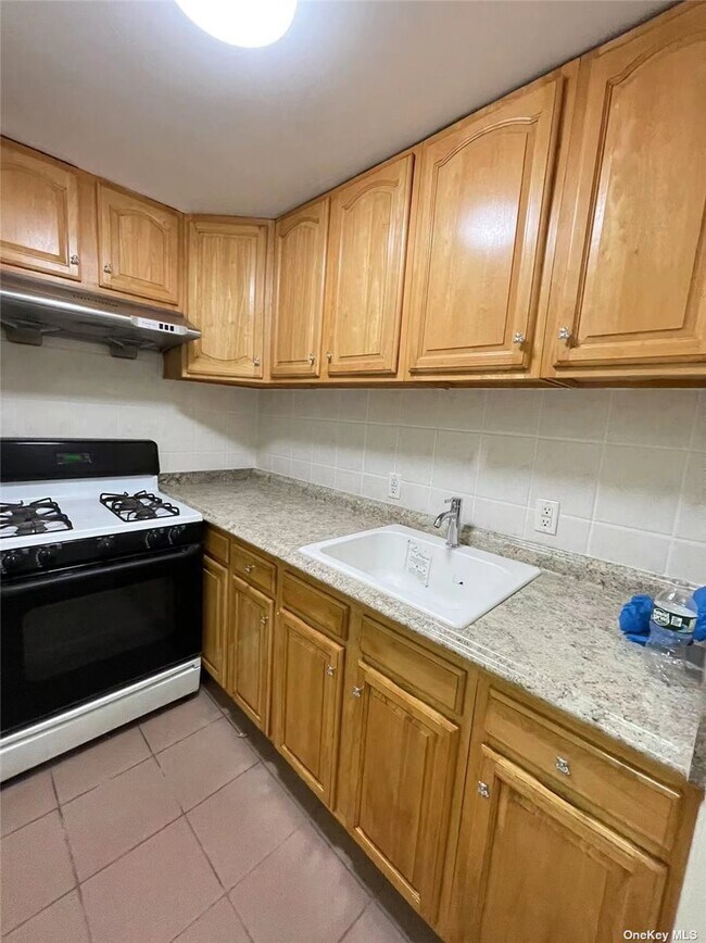 Building Photo - 83-17 Broadway