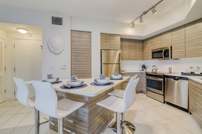 Building Photo - Windsor at Pembroke Gardens