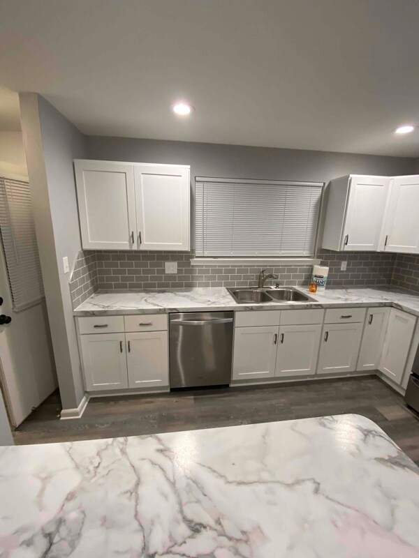 Foto del edificio - 127 Larchwood Ct