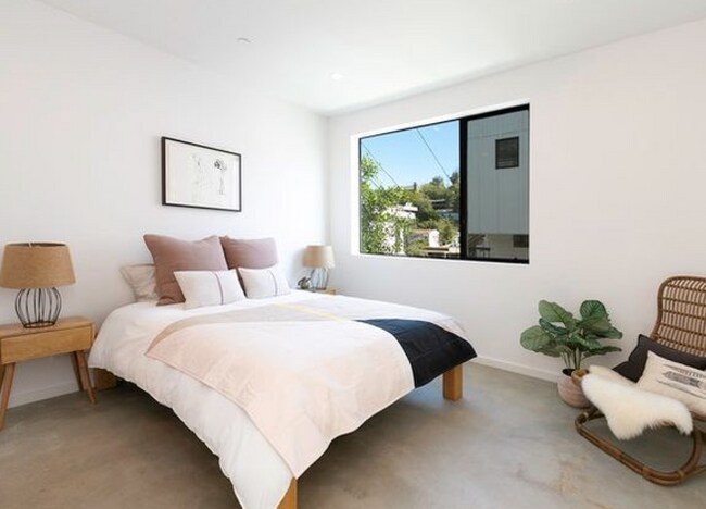 Foto del edificio - 2221 Jerome Way