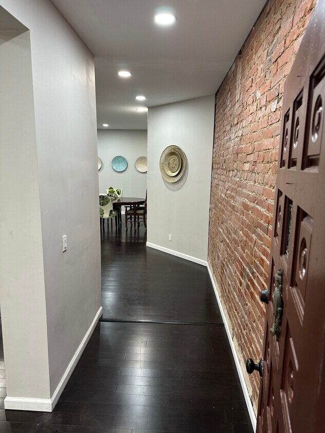 Foto principal - 38 Rhode Island Ave NW