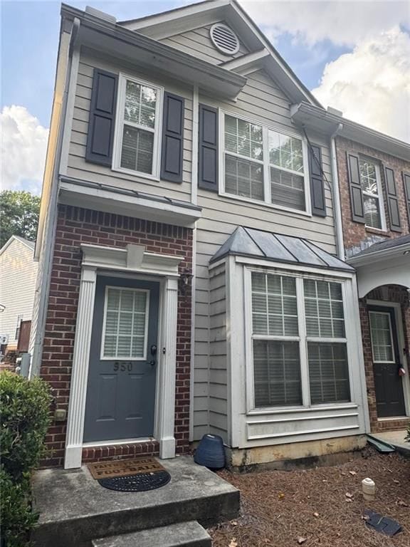Building Photo - 950 Redwood Dr