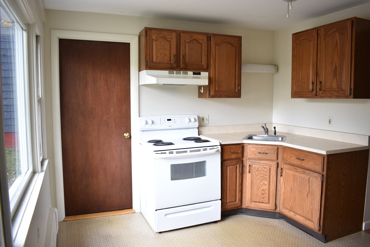 Kitchen - 767 Lisbon St