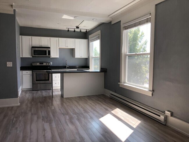 Building Photo - Madison View - 1 bedroom
