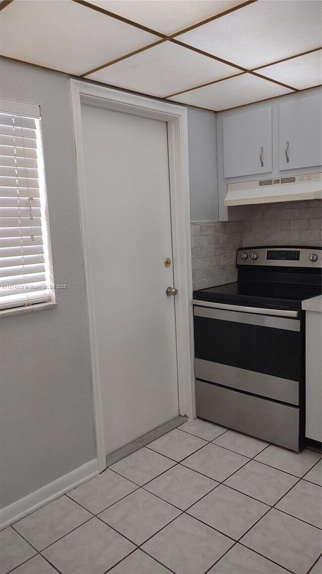 Foto del edificio - 4200 NW 3rd Ct