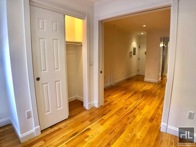 Building Photo - MOTT STREET