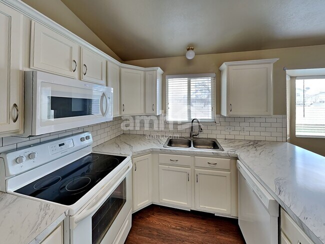 Foto del edificio - 1343 S 2700 E