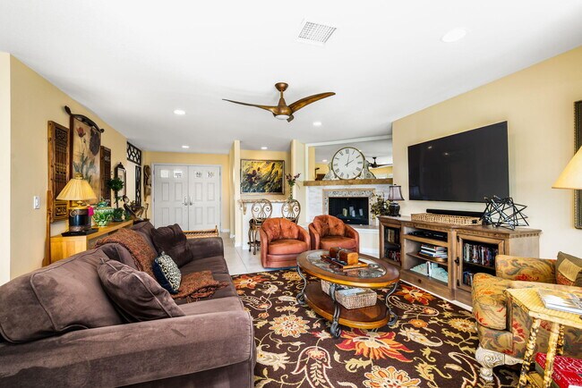 Foto del edificio - 79021 Bayside Ct