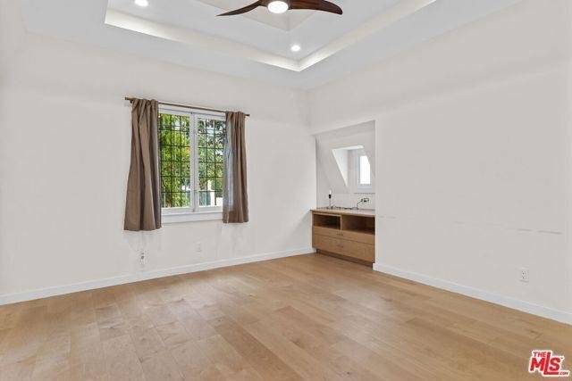 Foto principal - 139 Laurel Avenue, Los Angeles, CA 90048 -...