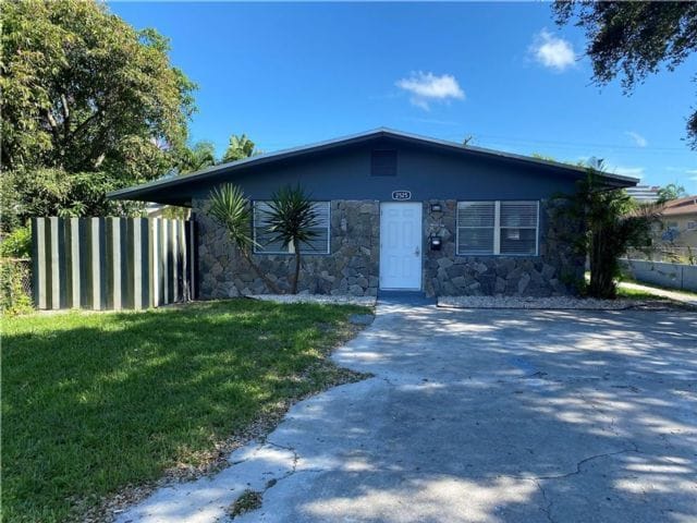 Foto principal - 2525 NE 191st St