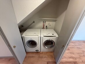 Building Photo - 722 NW Walnut Blvd