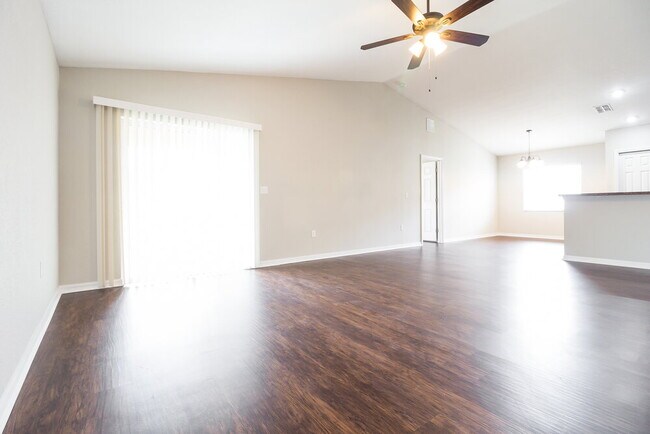 Foto del edificio - 2533 Bobby Lee Ln