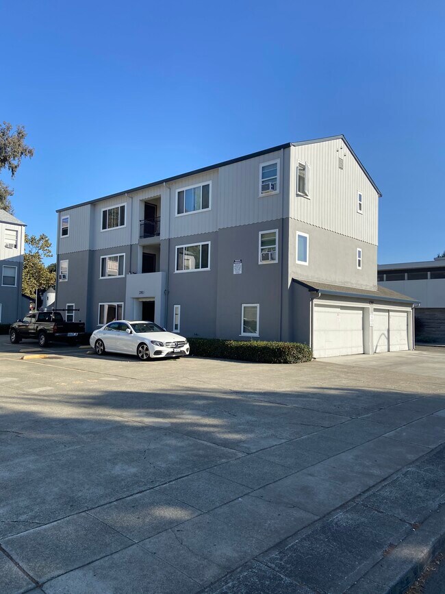 Building Photo - 390 Estudillo Ave