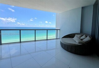 Building Photo - 17121 Collins Ave