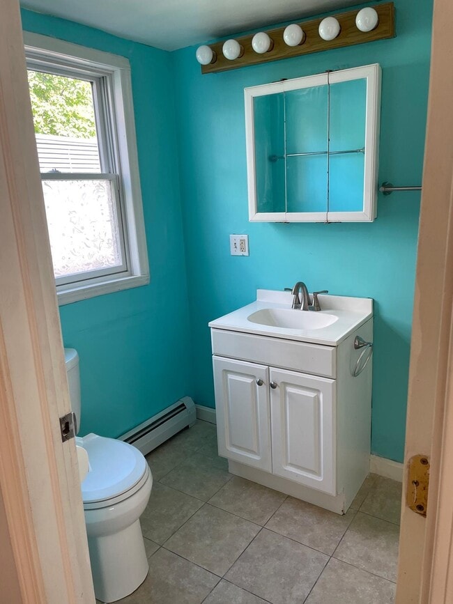 Building Photo - 71 Hickok St