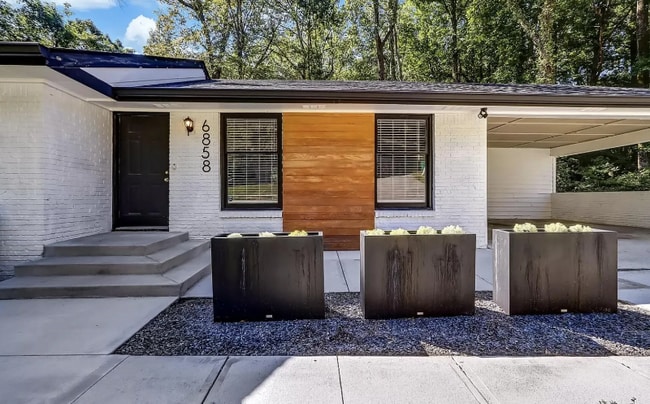 Photo - 6858 Lockridge Dr NW House