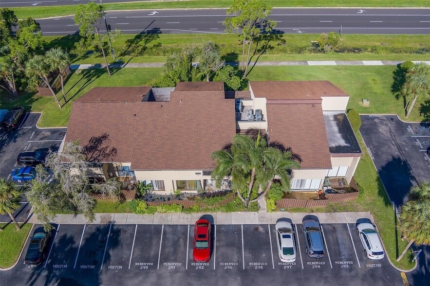Primary Photo - 890 N Village Dr