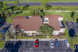 Building Photo - 890 N Village Dr