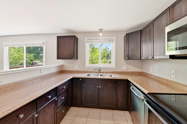 Building Photo - $2,120.95 with $300 off the first month's rent, 2 Beds - 2 Bath, Duplex in Lakewood with Cozy Car...