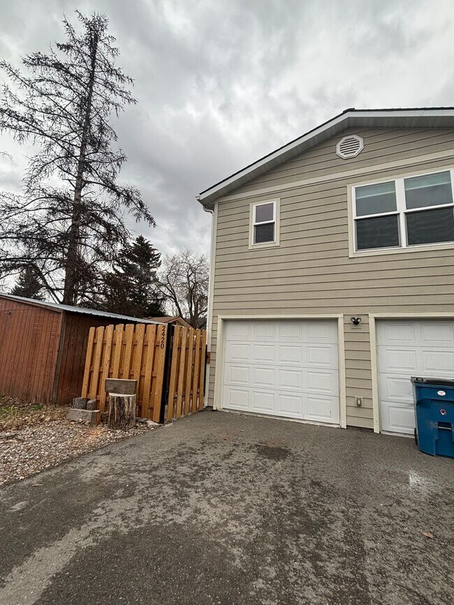 Foto del edificio - 2418-2420 Ernest