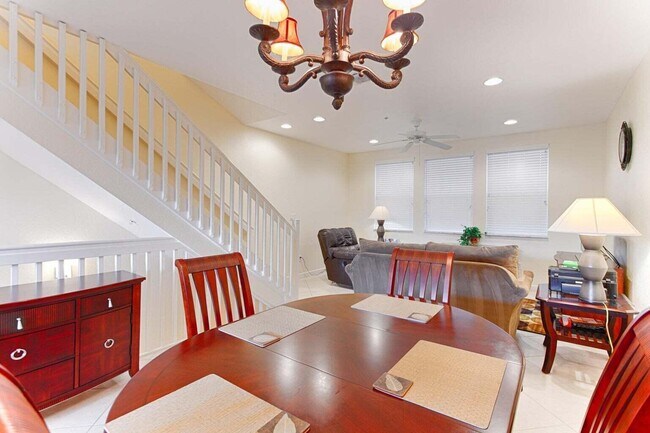 Building Photo - 660 Amador Ln