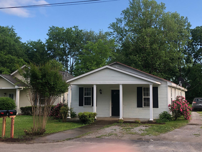 Building Photo - 2 Bedroom Duplex near Downtown