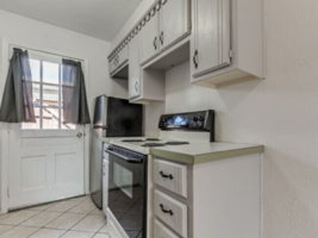 Foto del edificio - 2 bed/ 1 bath condo in Bethany