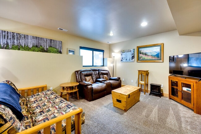 Building Photo - 619 N Corona St