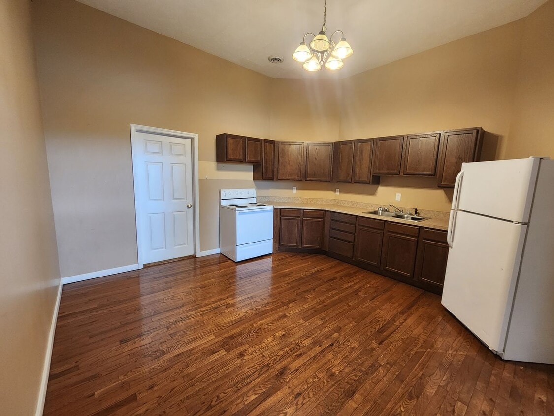 101 S Main St Unit APT 3, Clinton, IN 47842 Apartment for Rent in