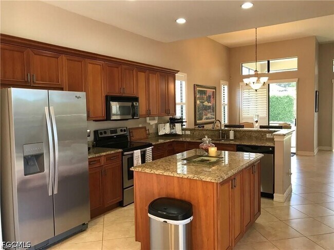 Building Photo - 8314 Provencia Ct