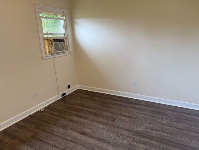 Foto del edificio - 1520 Effingham Rd