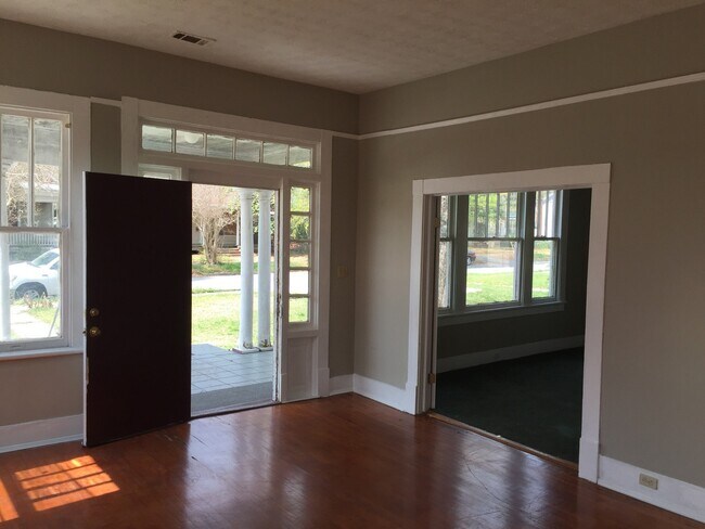 Foto del edificio - 2812 Beacon Avenue / Hemlock