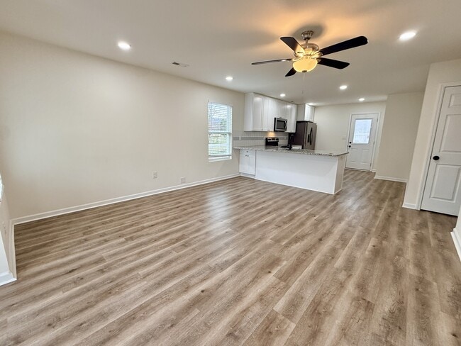 Building Photo - 103 Oakwood Meadows Dr