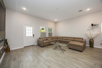 Building Photo - 5111 Firnat St