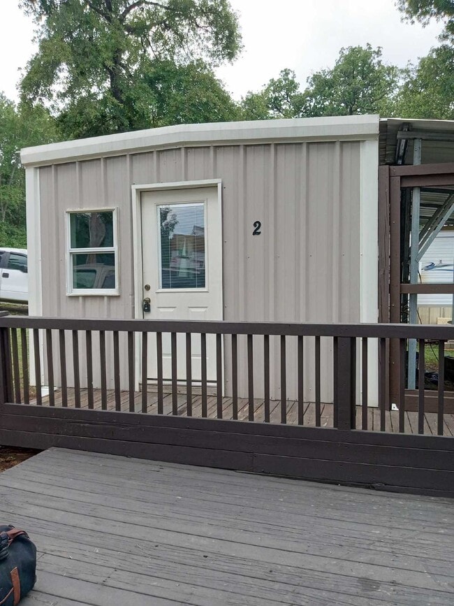 Building Photo - Cozy 1-Bed Escape in Longview - Perfect for Minimalist Living!