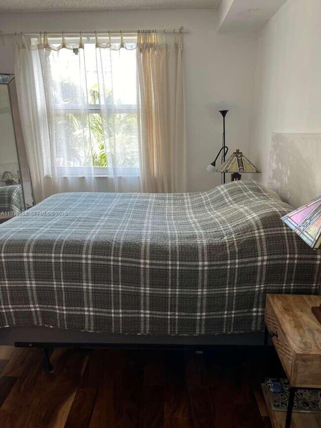 Foto del edificio - 17150 N Bay Rd