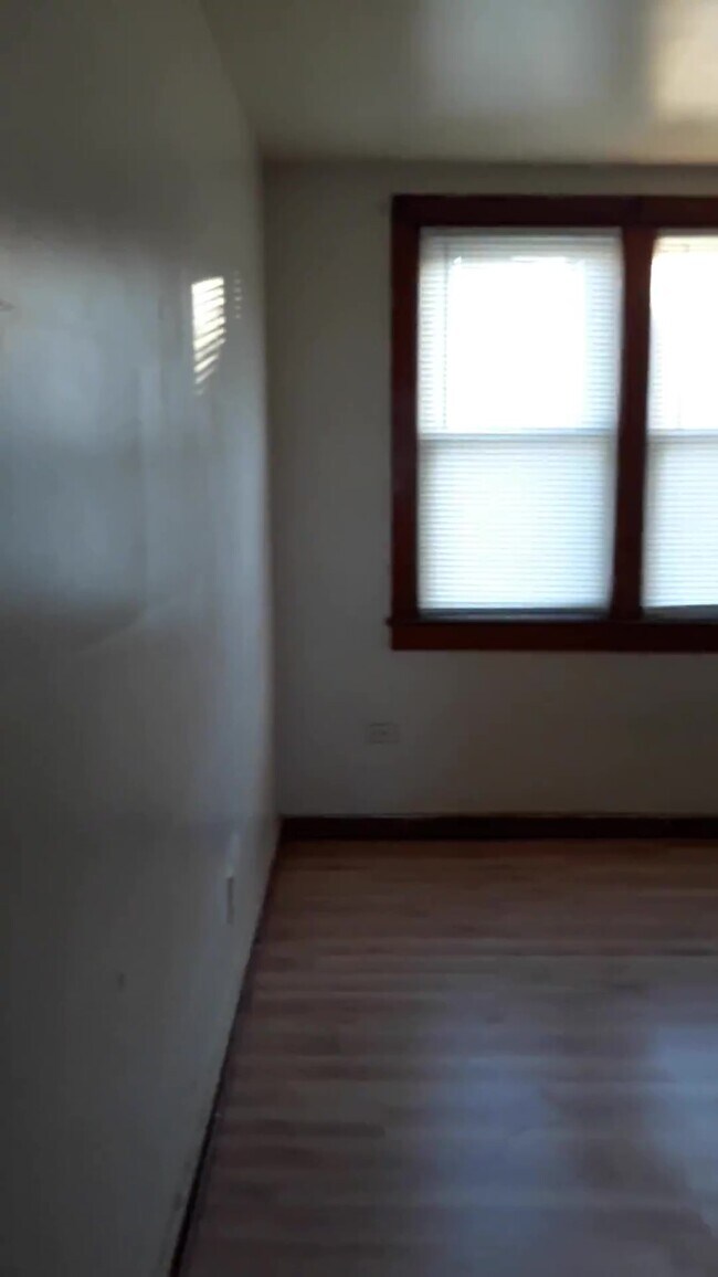 bdrm - 523 Greenbay Ave