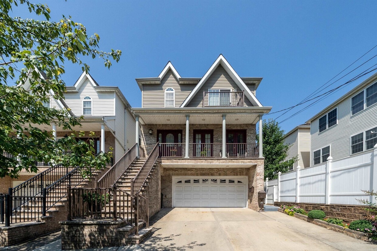 Foto principal - 13 Humphrey Ave