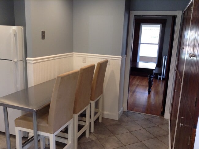 kitchen - 25 Mapleshade Ave