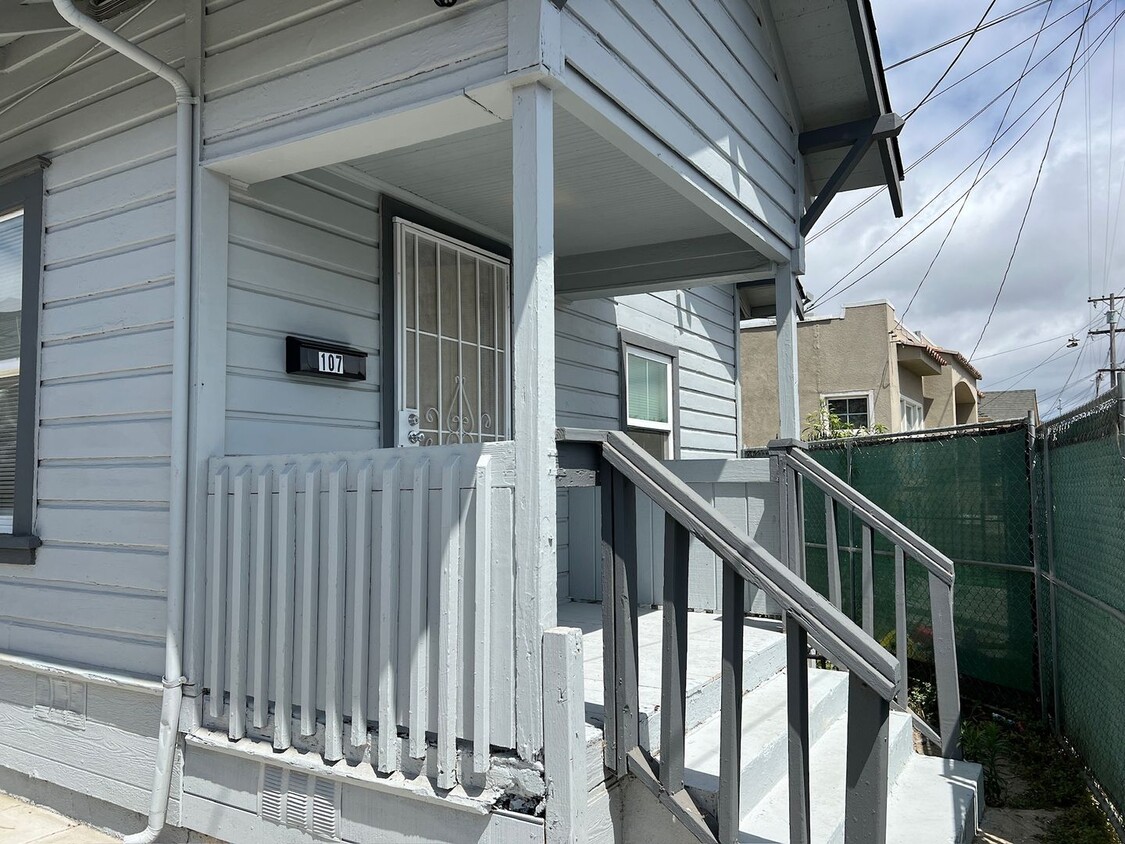 Primary Photo - Charming 3 Bedroom Home Available Now!