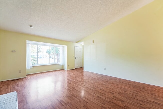 Building Photo - 2947 SE 43rd Ct